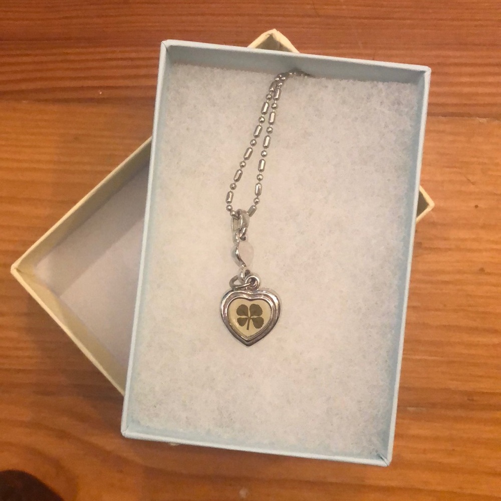 UNIQUE Ventus 4 Leaf Clover Necklace